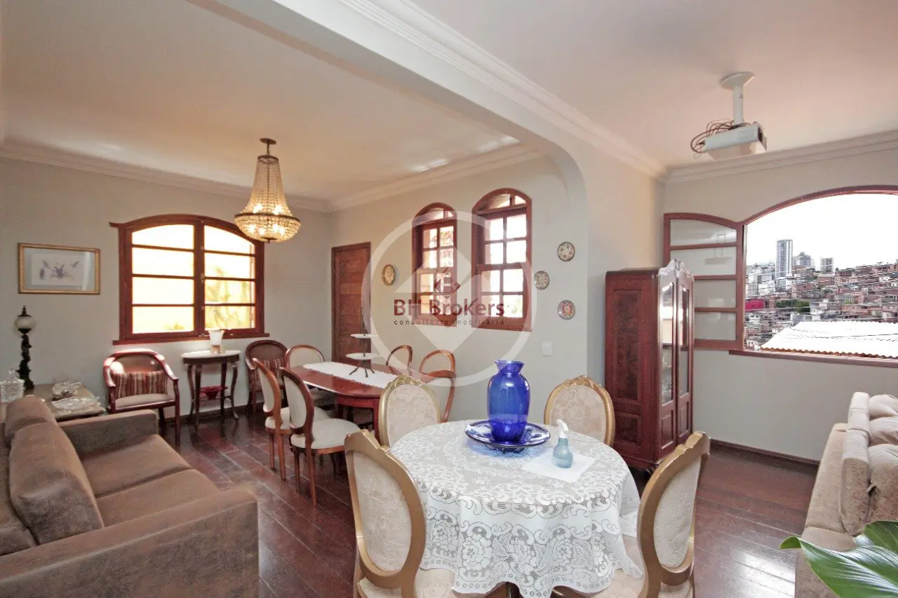 Casa com 4 quartos à venda no bairro Santa Lúcia — Santa Lúcia, Belo Horizonte