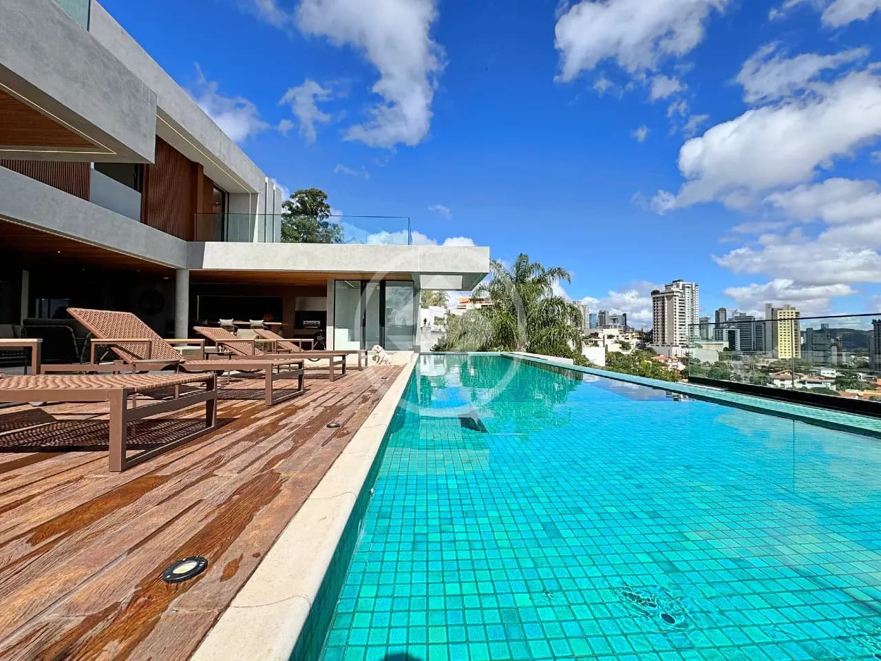 Casa com 4 quartos à venda no bairro Belvedere — Belvedere, Belo Horizonte