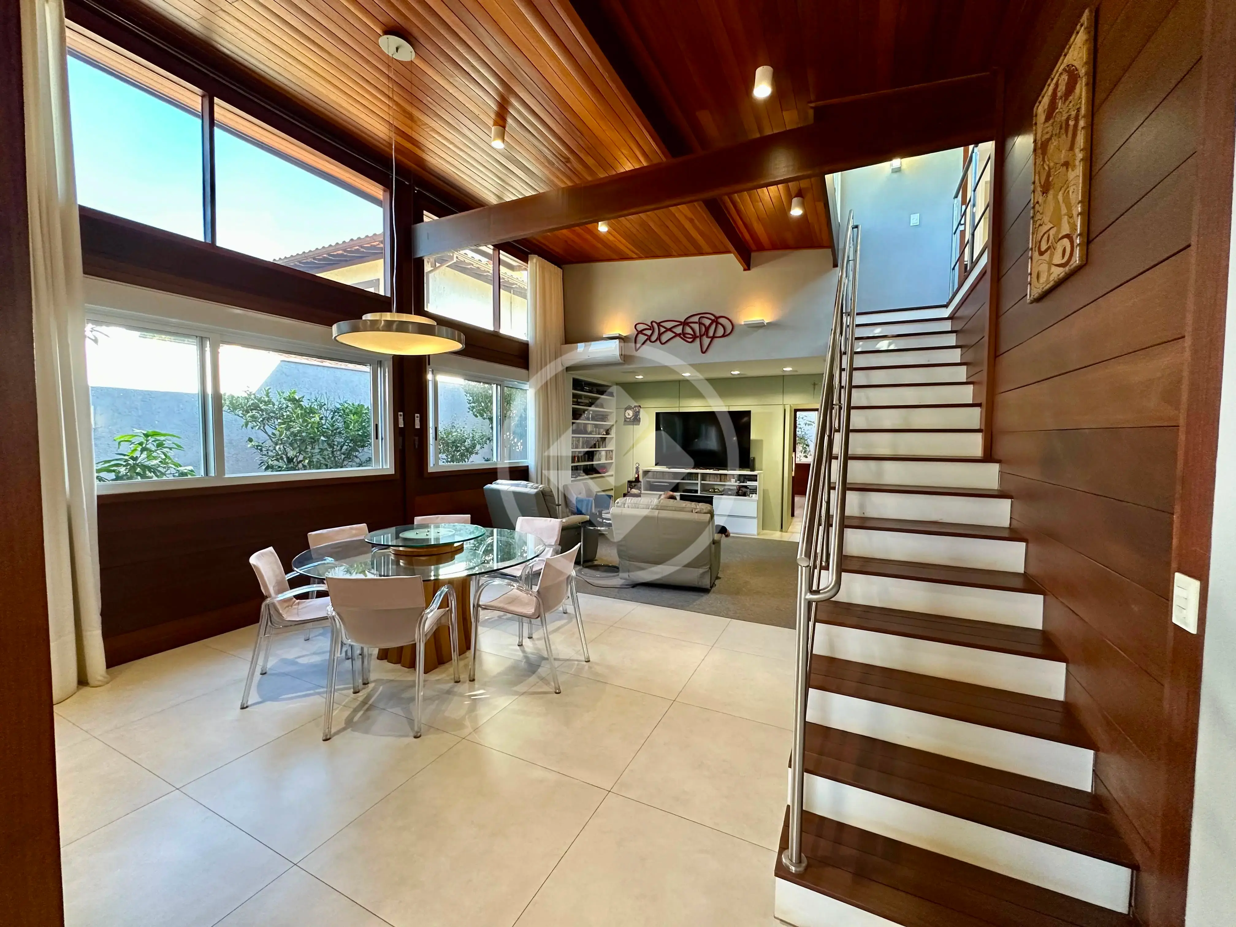 Casa com 3 quartos e 3 suítes à venda no Belvedere — Belvedere, Belo Horizonte