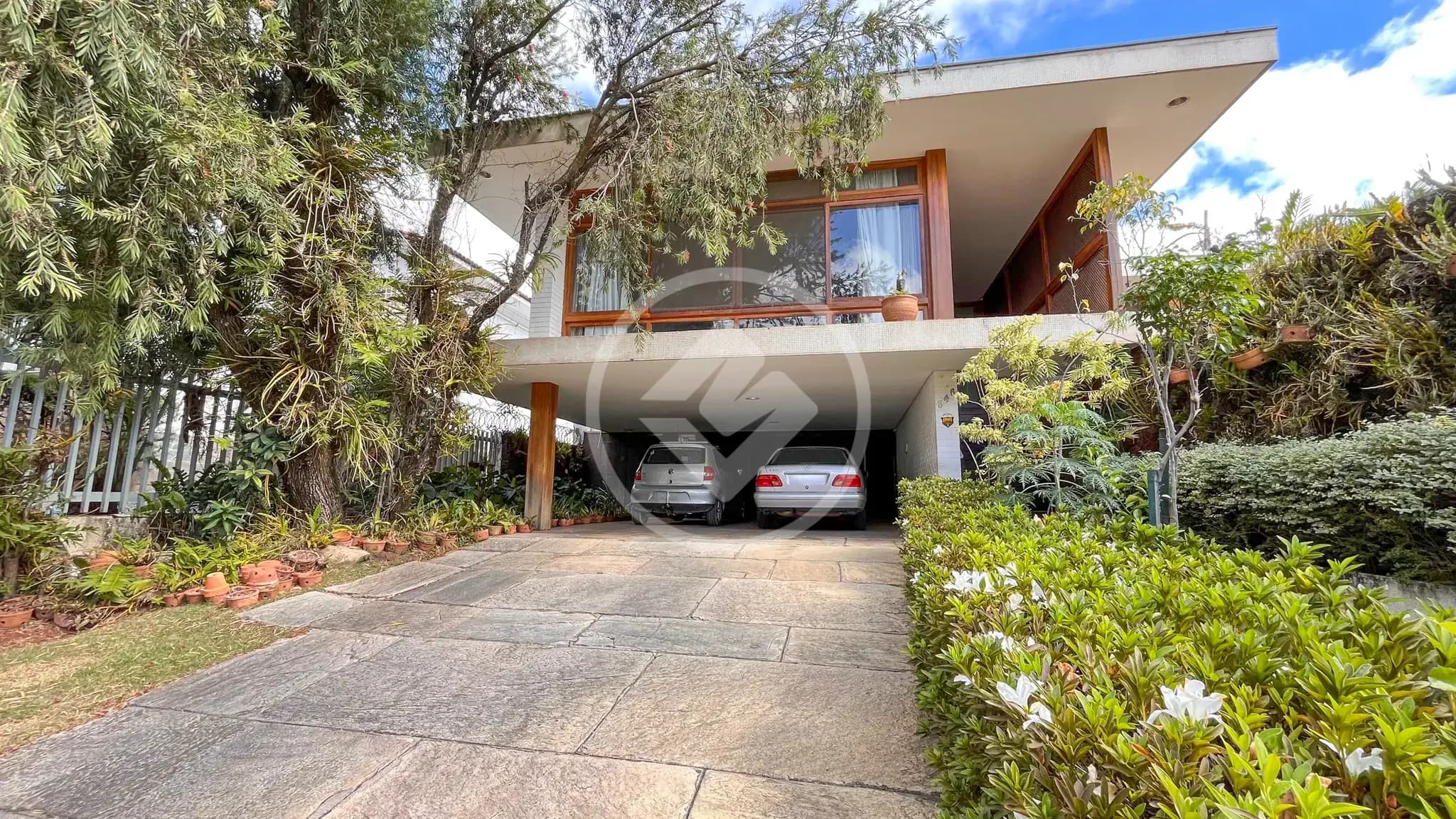Casa com 4 quartos à venda no bairro Cidade Jardim — Cidade Jardim, Belo Horizonte
