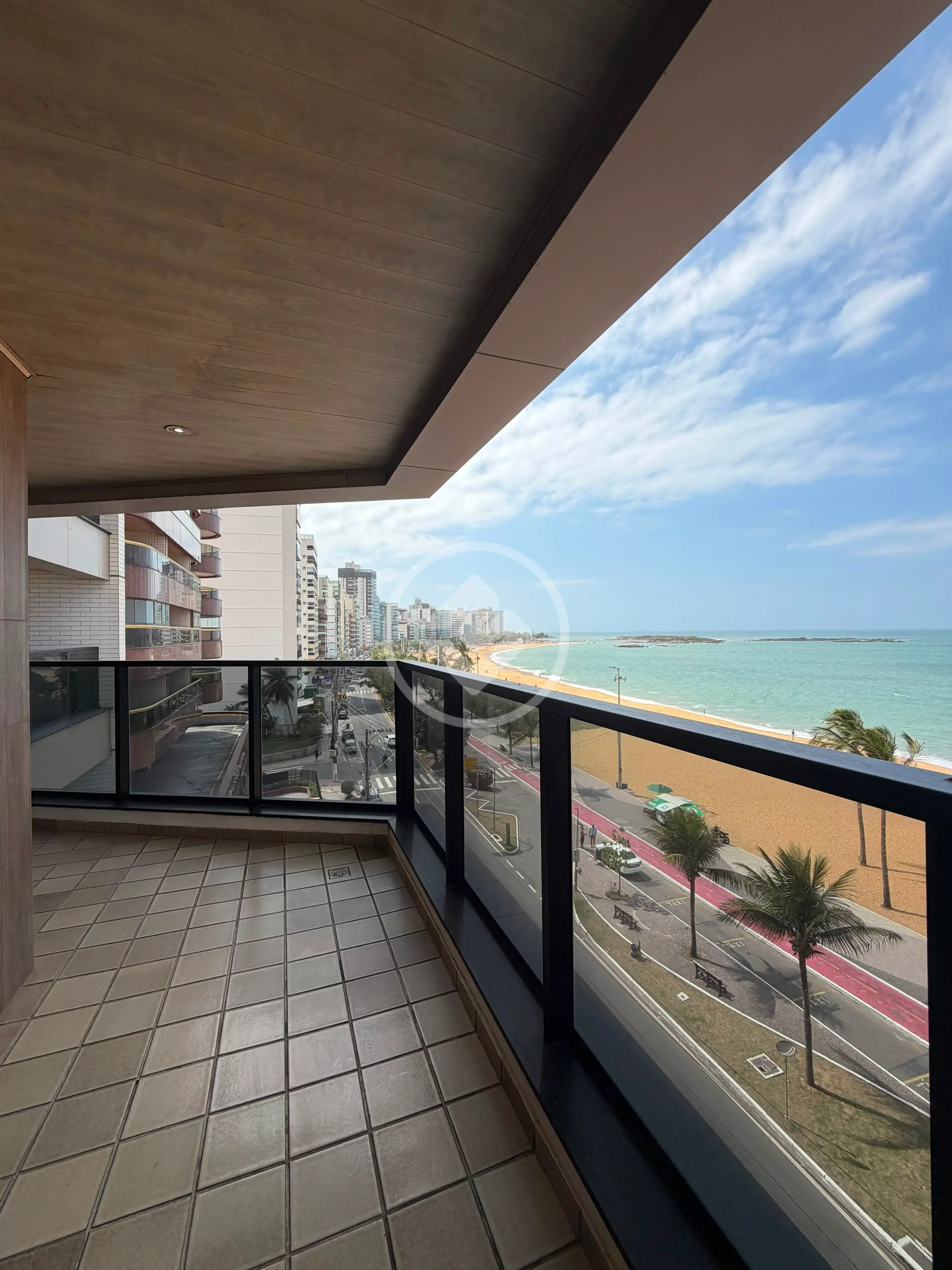 Frente mar com 3 quartos e 2 suítes